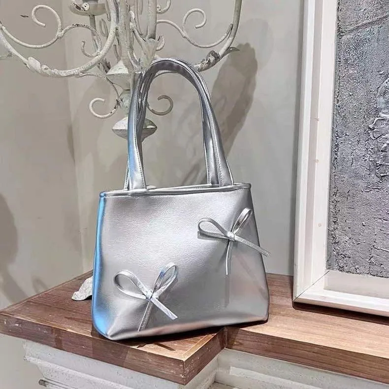 2023 Y2k Women's Handbags Premium Silver Unique Design Niche style Bow Mini Small Girl Cool Sweet PU Shoulder bag High quality
2023 Y2k Women's Handbags Premium Silver Unique Design Niche style Bow Mini Small Girl Cool Sweet PU Shoulder bag High quality