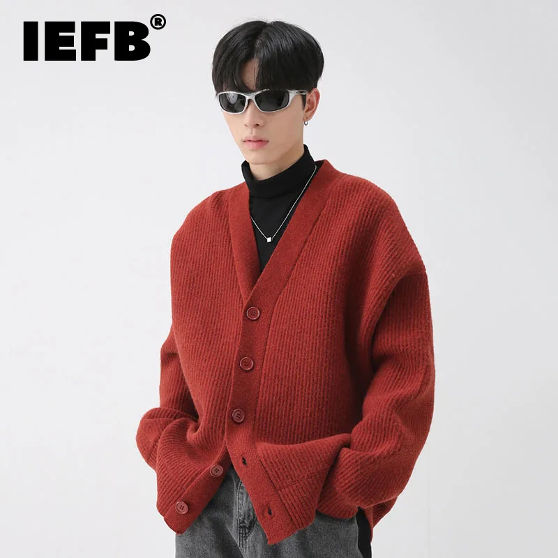 Мужская одежда IEFB, новинка сезона осень-зима 2023, вязаный кардиган, свитер, корейская мода, однотонные мужские топы с V-образным вырезом 9A6567 
Мужская одежда IEFB, новинка сезона осень-зима 2023, вязаный кардиган, свитер, корейская мода, однотонные мужские топы с V-образным вырезом 9A6567