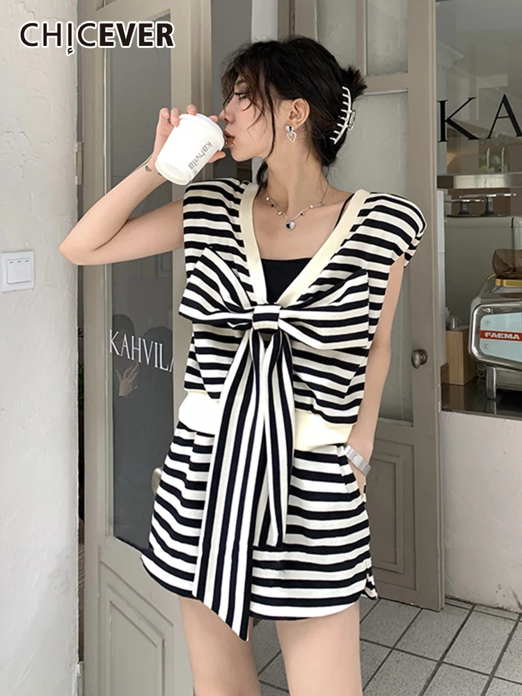 CHICEVER Casual Striped Colorblock Two Piece Set For Women V Neck Sleeveless Tops High Waist Short Pants Sets Female Clothes New
CHICEVER Casual Striped Colorblock Two Piece Set For Women V Neck Sleeveless Tops High Waist Short Pants Sets Female Clothes New