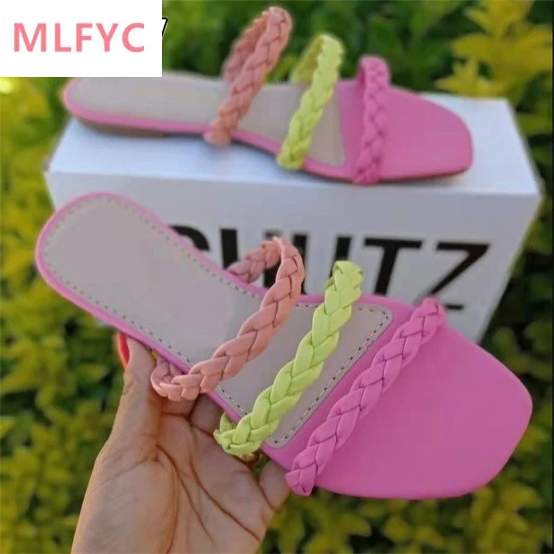 2022 summer square head flat bottom braided hollow slippers women's plus size color matching beach sandals and slippers
2022 summer square head flat bottom braided hollow slippers women's plus size color matching beach sandals and slippers