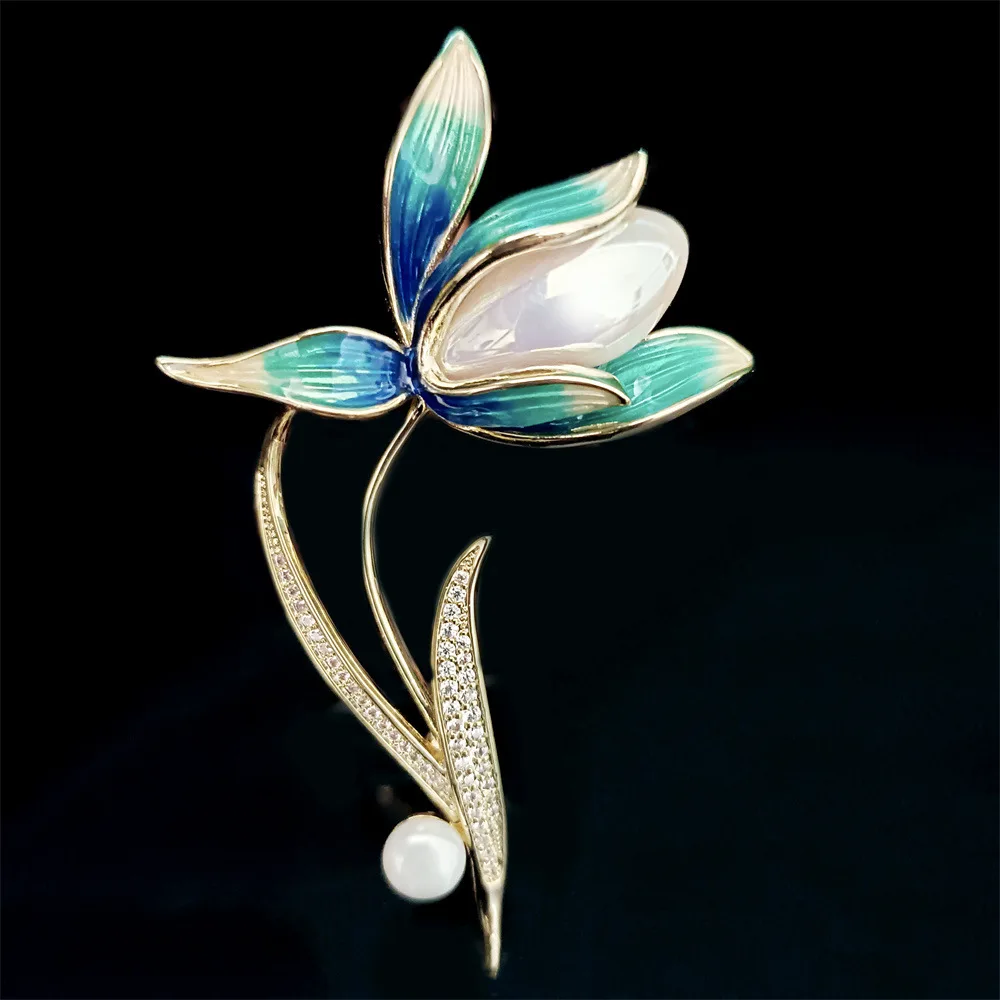 High Grade Freshwater Pearl Magnolia Zircon Brooch Femininity Enamel Flower Brooch Pin for Women Suit Coat Pins Fashion Jewelry
High Grade Freshwater Pearl Magnolia Zircon Brooch Femininity Enamel Flower Brooch Pin for Women Suit Coat Pins Fashion Jewelry