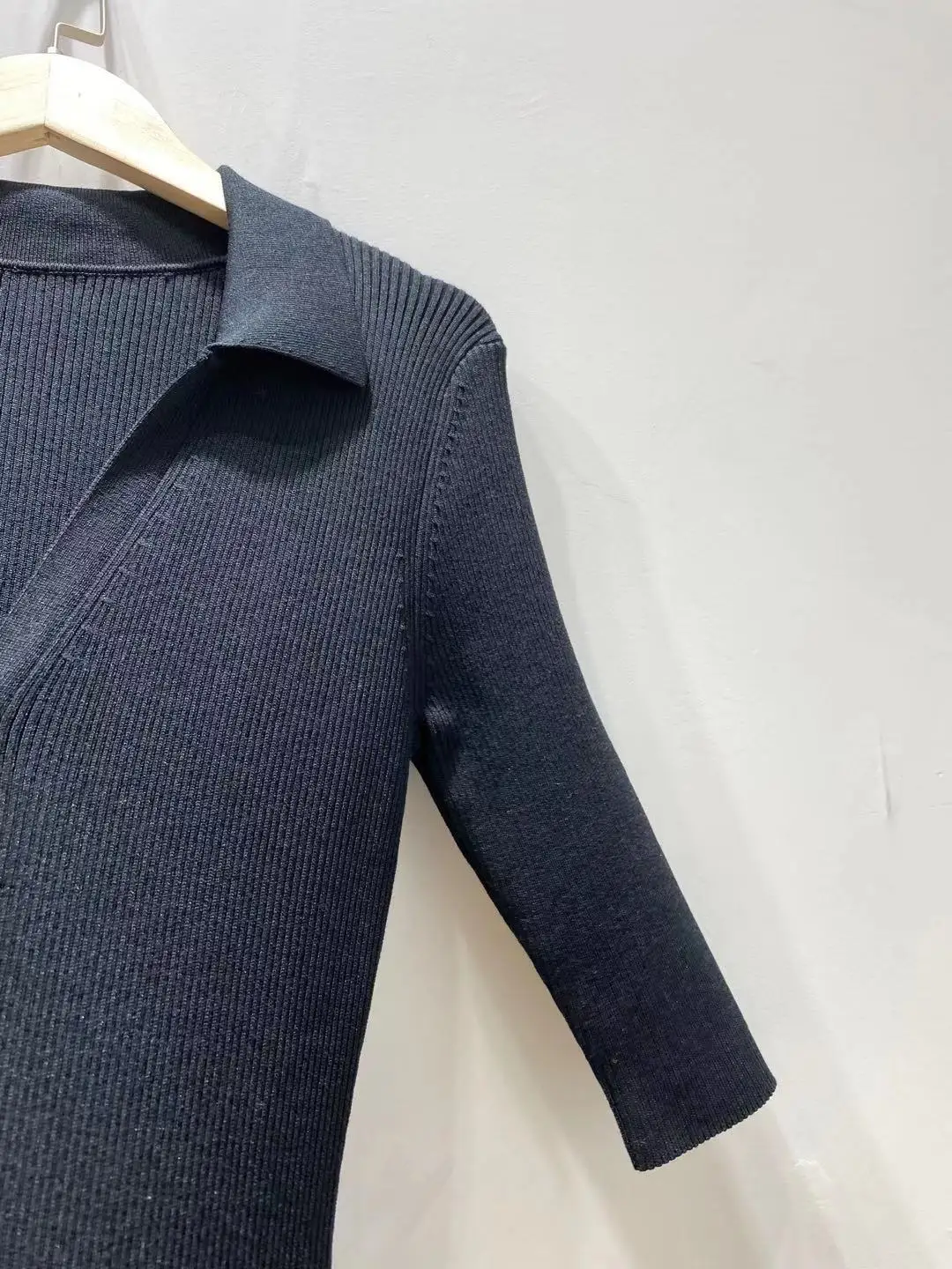 Women Dress V-Neck Short Sleeve Single Breasted Solid Color Slim Knitting Maxi Robe
Women Dress V-Neck Short Sleeve Single Breasted Solid Color Slim Knitting Maxi Robe