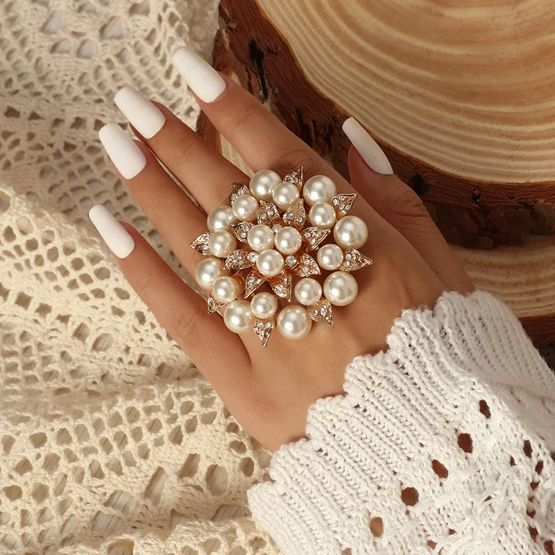 Elegant White Pearl Crystal Flower Women Ring Jewelry Accessories Luxury Big Korean Flower Zircon Engagement Ring Party Gift
Elegant White Pearl Crystal Flower Women Ring Jewelry Accessories Luxury Big Korean Flower Zircon Engagement Ring Party Gift