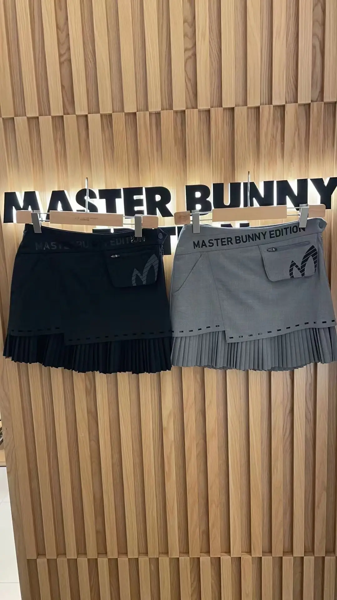 Golf women's summer skirt high fashion temperament waist small decorative bag printing LOGO skirt
Golf women's summer skirt high fashion temperament waist small decorative bag printing LOGO skirt