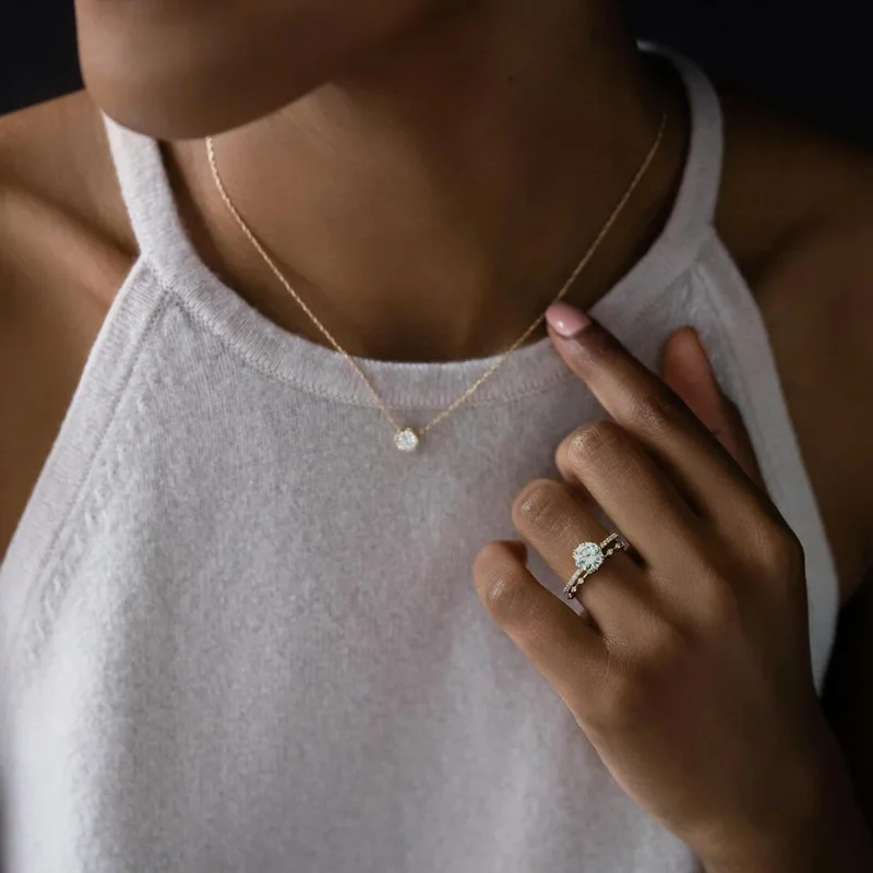 New Hot Selling Jewelry Simple Temperament White Zirconium Ladies Ring Luxury High-end Two-piece Wedding Ring
New Hot Selling Jewelry Simple Temperament White Zirconium Ladies Ring Luxury High-end Two-piece Wedding Ring