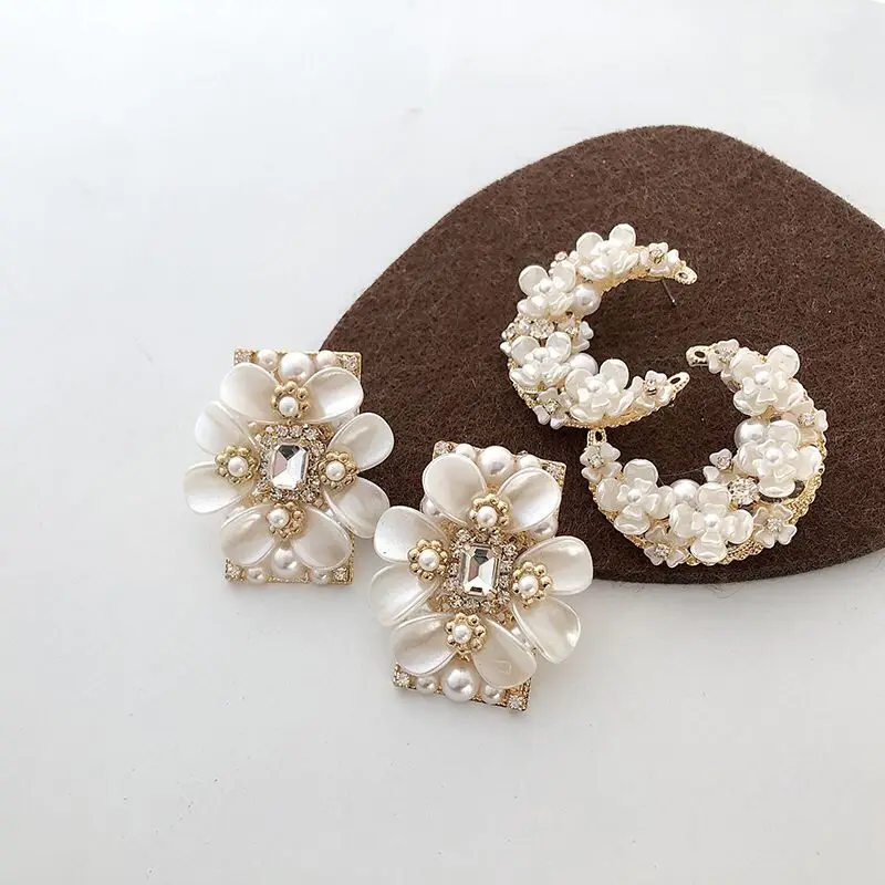Korean New Design Fashion Jewelry Exquisite Copper Inlay Zircon Flower Garland Women Earrings
Korean New Design Fashion Jewelry Exquisite Copper Inlay Zircon Flower Garland Women Earrings