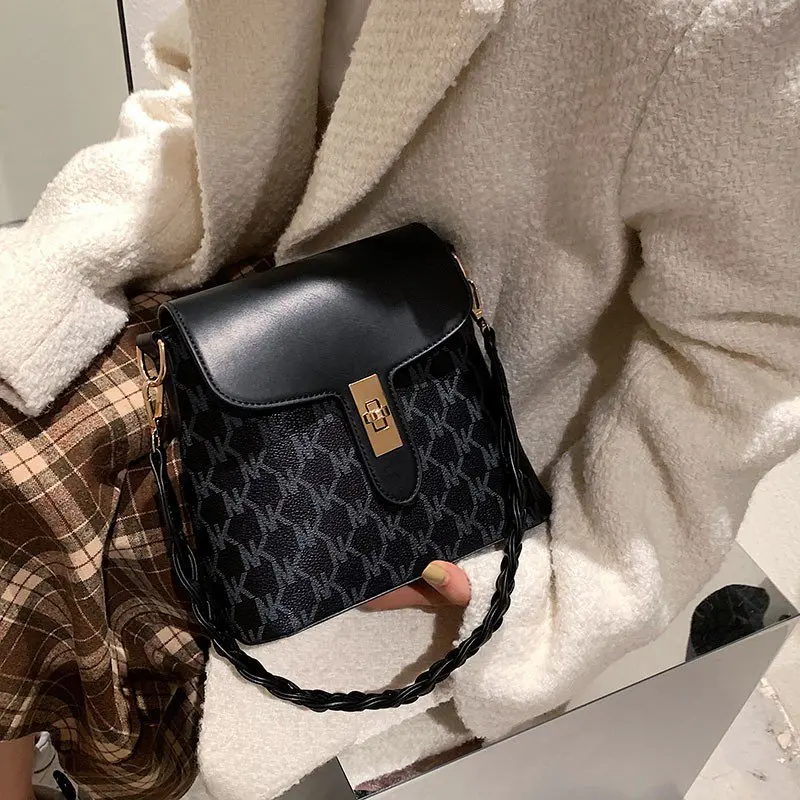 New Women s Shoulder Bag Handbag Fashion PU Buckle Zipper All match Trend Bag Cosmetic Bag Leather Bag 2021
New Women s Shoulder Bag Handbag Fashion PU Buckle Zipper All match Trend Bag Cosmetic Bag Leather Bag 2021