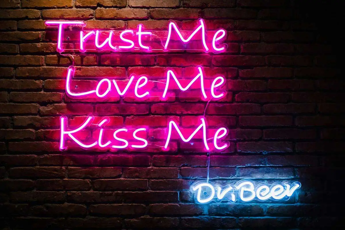 Неоновый знак Love Me, металлическая жестяная вывеска, оловянные пластины, Настенный декор, ретро винтажная неоновая вывеска для паба, дома, кл...
Неоновый знак Love Me, металлическая жестяная вывеска, оловянные пластины, Настенный декор, ретро винтажная неоновая вывеска для паба, дома, кл...