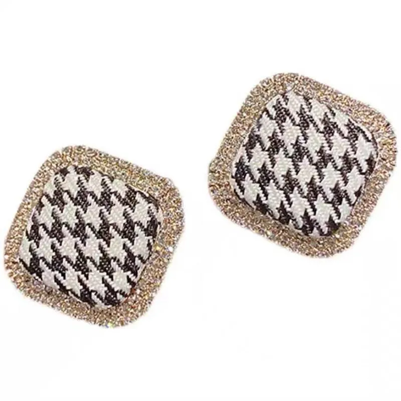 Korean Version Of The Chessboard Heart-Shaped Square Earrings Ladies Leopard Print Earrings Simple Gifts Fashion Luxury Headwear 
Korean Version Of The Chessboard Heart-Shaped Square Earrings Ladies Leopard Print Earrings Simple Gifts Fashion Luxury Headwear