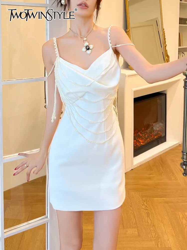 TWOTWINSTYLE Solid Slimming Patchwork Pearls Chain Dresses For Women V Neck Sleeveless High Waist Cami Bodycon Dress Female 2023
TWOTWINSTYLE Solid Slimming Patchwork Pearls Chain Dresses For Women V Neck Sleeveless High Waist Cami Bodycon Dress Female 2023