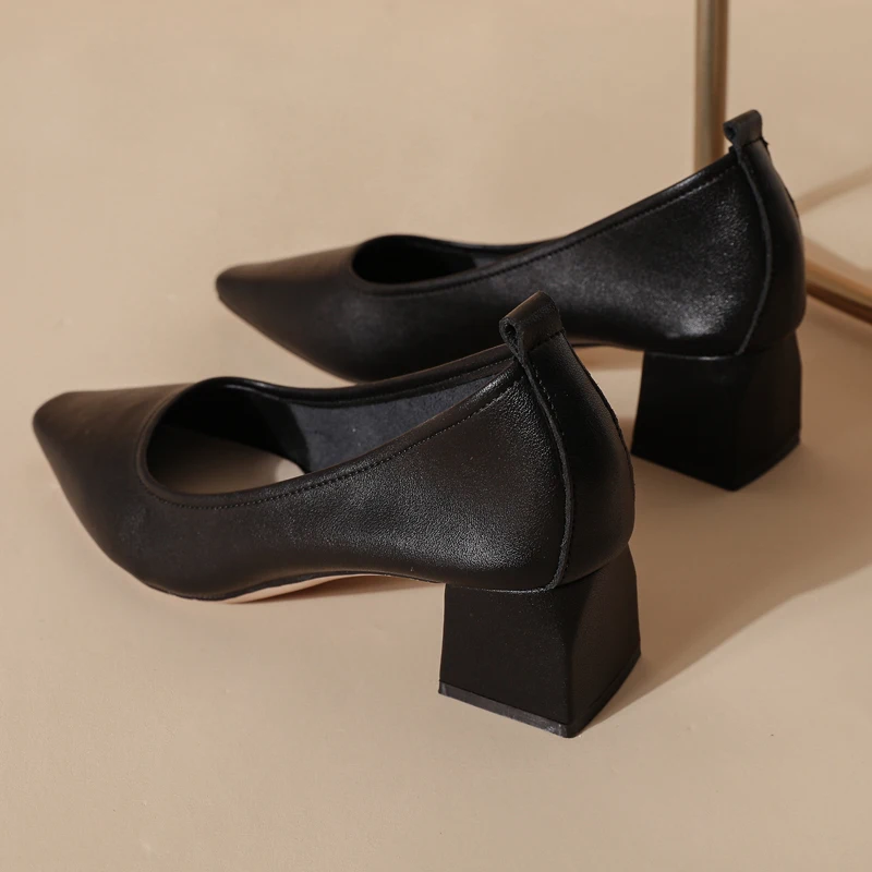 Туфли женские кожаные на высоком каблуке, мягкая удобная профессиональная обувь, высокий каблук, на мягкой подошве, черные
Туфли женские кожаные на высоком каблуке, мягкая удобная профессиональная обувь, высокий каблук, на мягкой подошве, черные