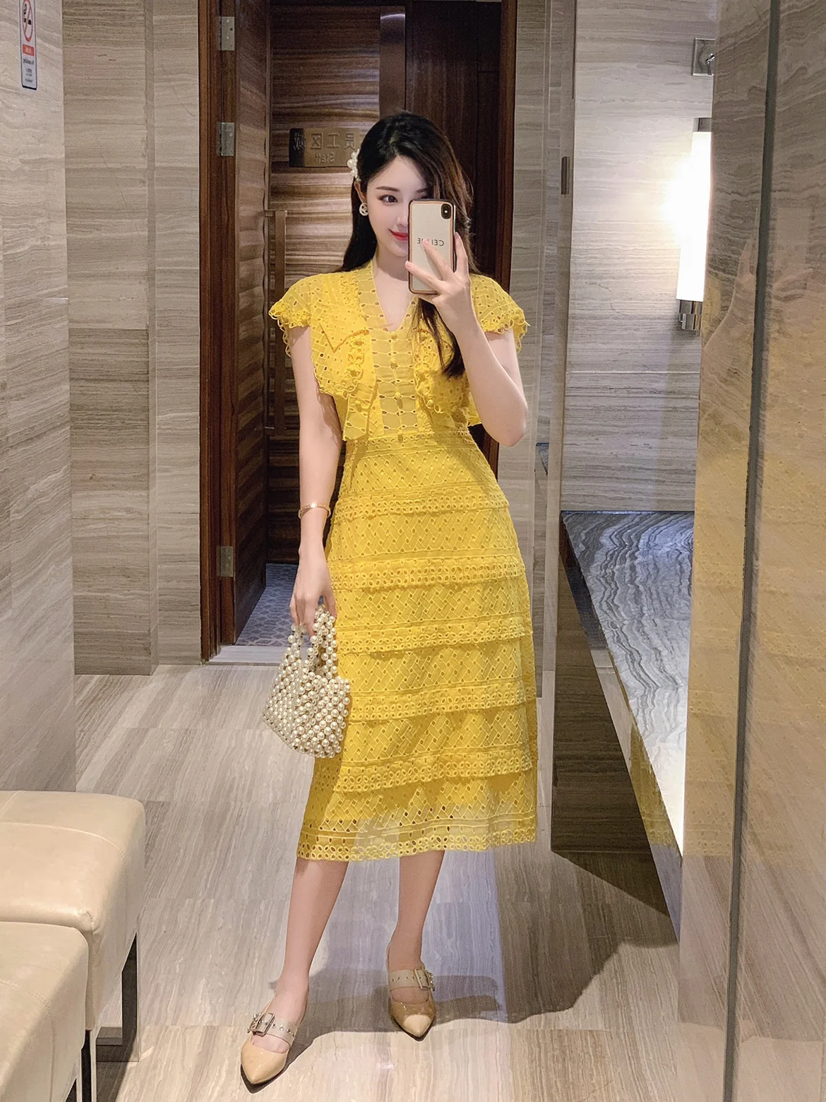 BULOCHOVA New Summer Luxury Designer Lace Hollow Out Slim Party Long Dress Women V Neck Flying Sleeve Casual Holiday Vestidos
BULOCHOVA New Summer Luxury Designer Lace Hollow Out Slim Party Long Dress Women V Neck Flying Sleeve Casual Holiday Vestidos