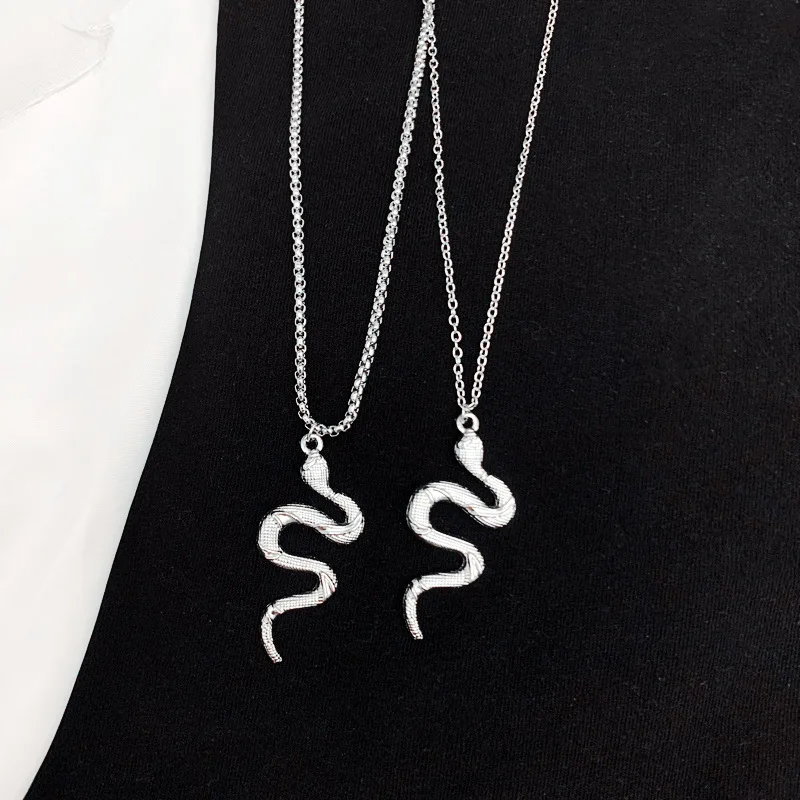 Dark Punk Snake Necklace Men Women Couple Pendant Hip Hop Style Student Sweater Chain
Dark Punk Snake Necklace Men Women Couple Pendant Hip Hop Style Student Sweater Chain
