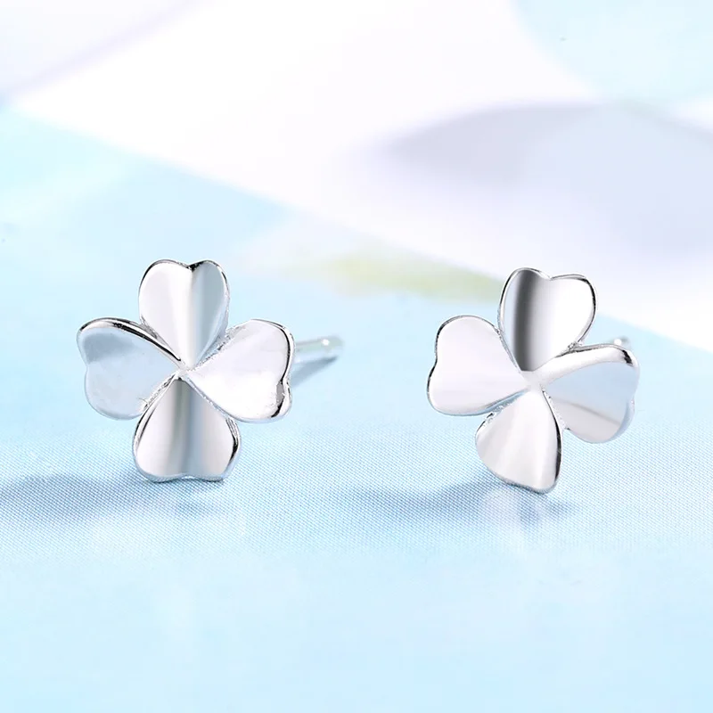 100% S925 Sterling Silver Four-Leaf Clover Lady Earrings Personalized Earrings Wild Fashion Temperament Flower Earrings Jewelry
100% S925 Sterling Silver Four-Leaf Clover Lady Earrings Personalized Earrings Wild Fashion Temperament Flower Earrings Jewelry