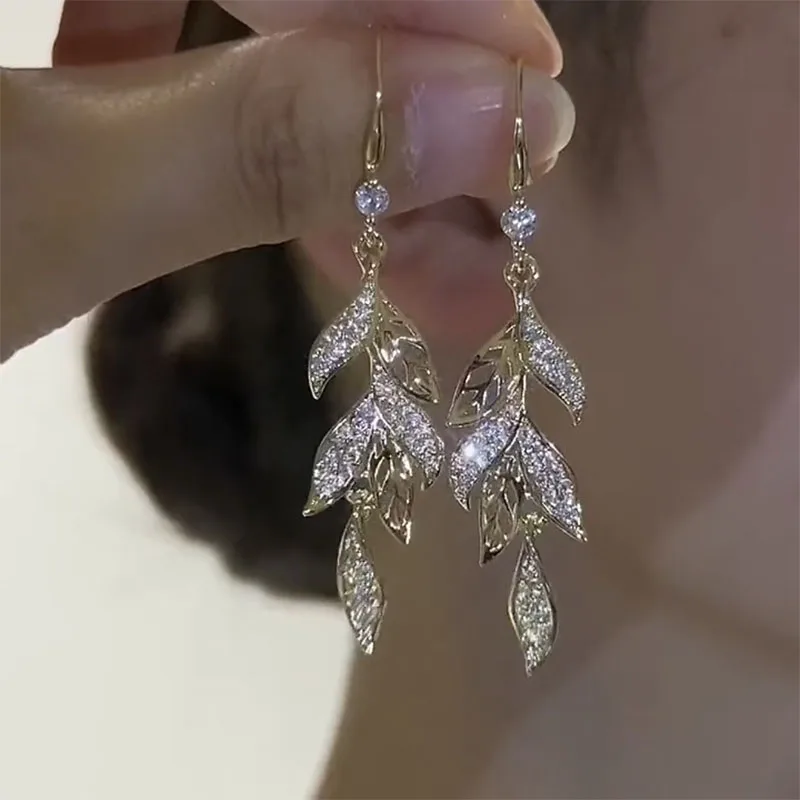 Micro-set Zircon Gold Colour Leaf Tassel Earrings For Women New Personality Fashion Earrings Wedding Jewelry Birthday Gifts 
Micro-set Zircon Gold Colour Leaf Tassel Earrings For Women New Personality Fashion Earrings Wedding Jewelry Birthday Gifts