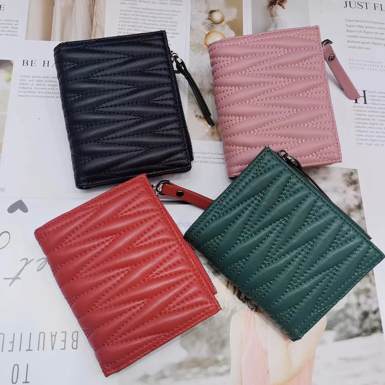 Royal Bagger Genuine Leather Short Wallet for Women Zipper Coin Purse Women Embroidered Sheepskin Card Holder
Royal Bagger Genuine Leather Short Wallet for Women Zipper Coin Purse Women Embroidered Sheepskin Card Holder