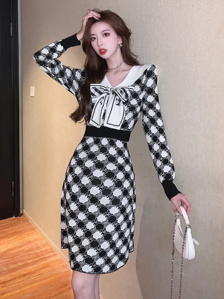Women Knitted Dress 2023 Retro Sexy Black White Plaid Contrast Color V-neck Autumn Winter New Western Style Vestidos
Women Knitted Dress 2023 Retro Sexy Black White Plaid Contrast Color V-neck Autumn Winter New Western Style Vestidos
