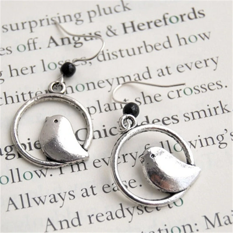 Sweet Romantic Style Female Small Bird Animal Pendant Earrings Small Cute Women Silver Color Metal Earrings Anniversary Jewelry
Sweet Romantic Style Female Small Bird Animal Pendant Earrings Small Cute Women Silver Color Metal Earrings Anniversary Jewelry