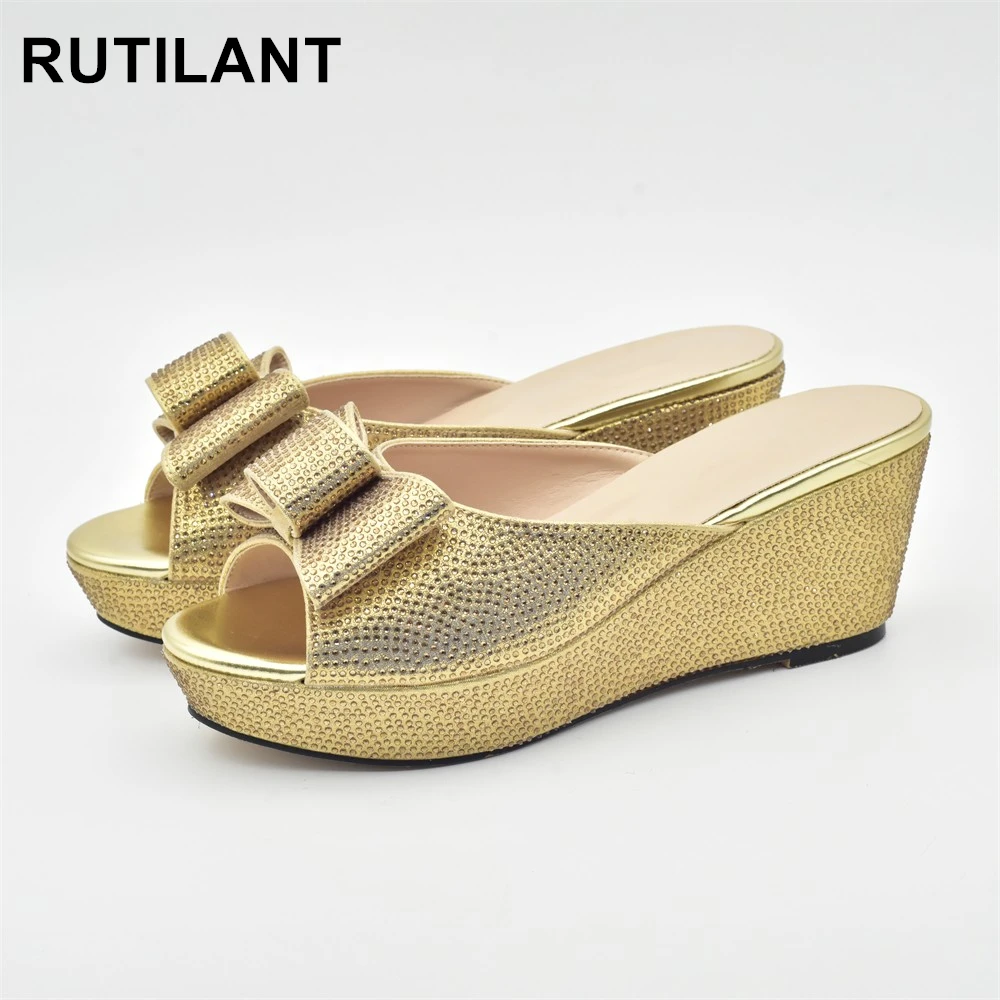 Новое поступление, Женская обувь в африканском стиле, украшенная искусственными свадебными туфлями, женская обувь невесты 2023, роскошная ди...
Новое поступление, Женская обувь в африканском стиле, украшенная искусственными свадебными туфлями, женская обувь невесты 2023, роскошная ди...