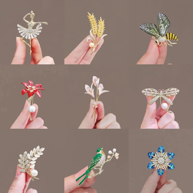 New Fashion Crystal Flower Brooch Butterfly Bee Insect Badge Lapel Pins Coat Suit Corsage Luxulry Brooches for Women Accessories
New Fashion Crystal Flower Brooch Butterfly Bee Insect Badge Lapel Pins Coat Suit Corsage Luxulry Brooches for Women Accessories