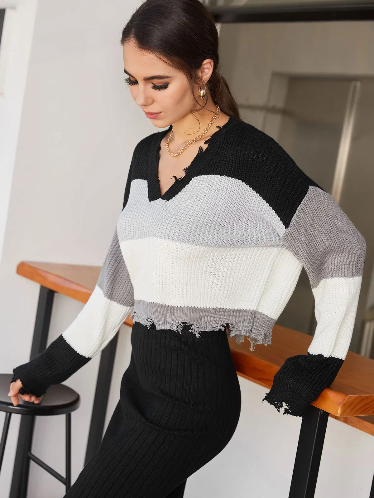 

ZAFUL Ripped Colorblock V Neck Pullover Women Loose Cropped Sweater Distressed Drop Shoulder Knit Jumper