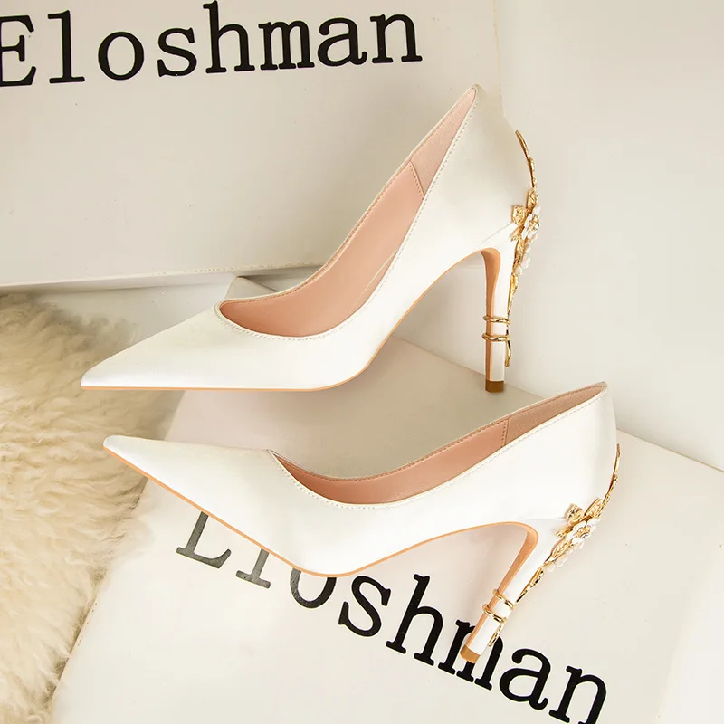 Sexy Women's Metal Floral Stiletto Heel High Heel Pointed Toe Satin Shoes Women's Luxury High Quality Exquisite High Heel Shoes
Sexy Women's Metal Floral Stiletto Heel High Heel Pointed Toe Satin Shoes Women's Luxury High Quality Exquisite High Heel Shoes