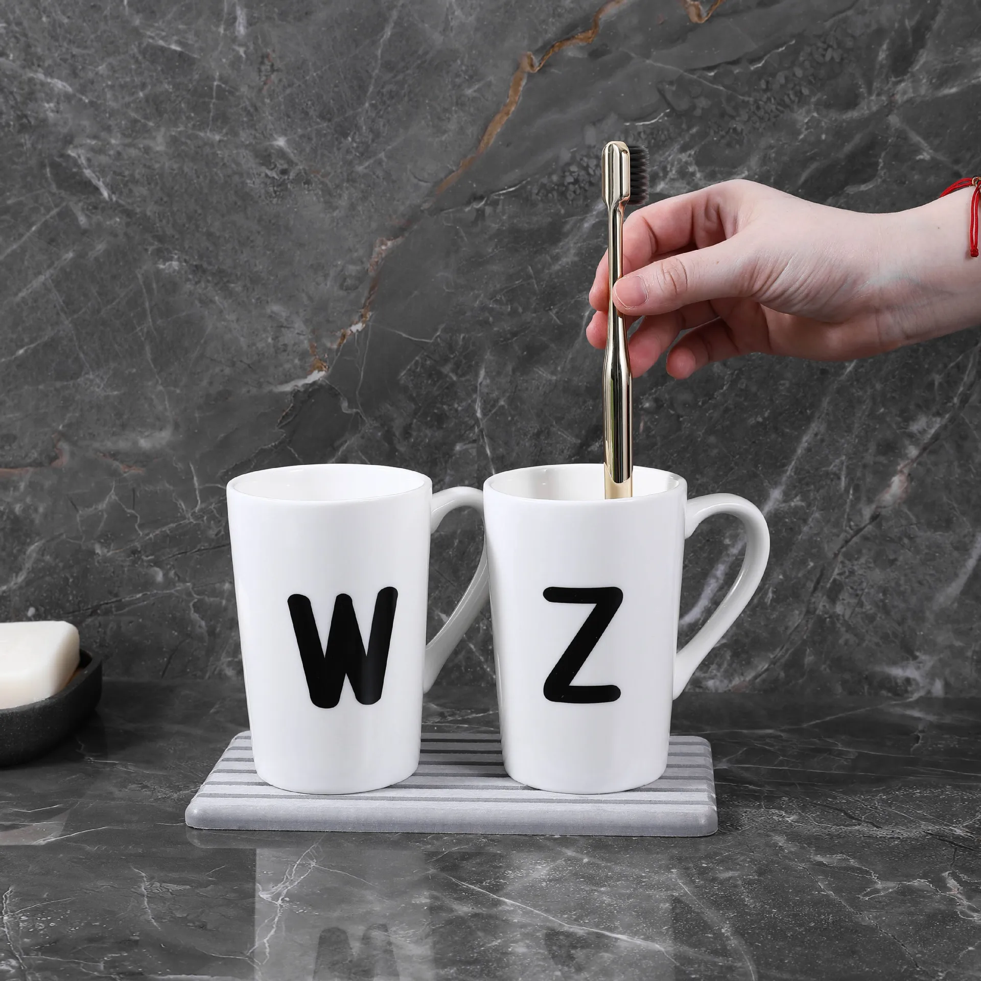 Modern style Thick Circular Cups Toothbrush Holder Cup letter ceramics Couple Cup Wash Tooth Mug Bathroom Sets Wedding Gift
Modern style Thick Circular Cups Toothbrush Holder Cup letter ceramics Couple Cup Wash Tooth Mug Bathroom Sets Wedding Gift