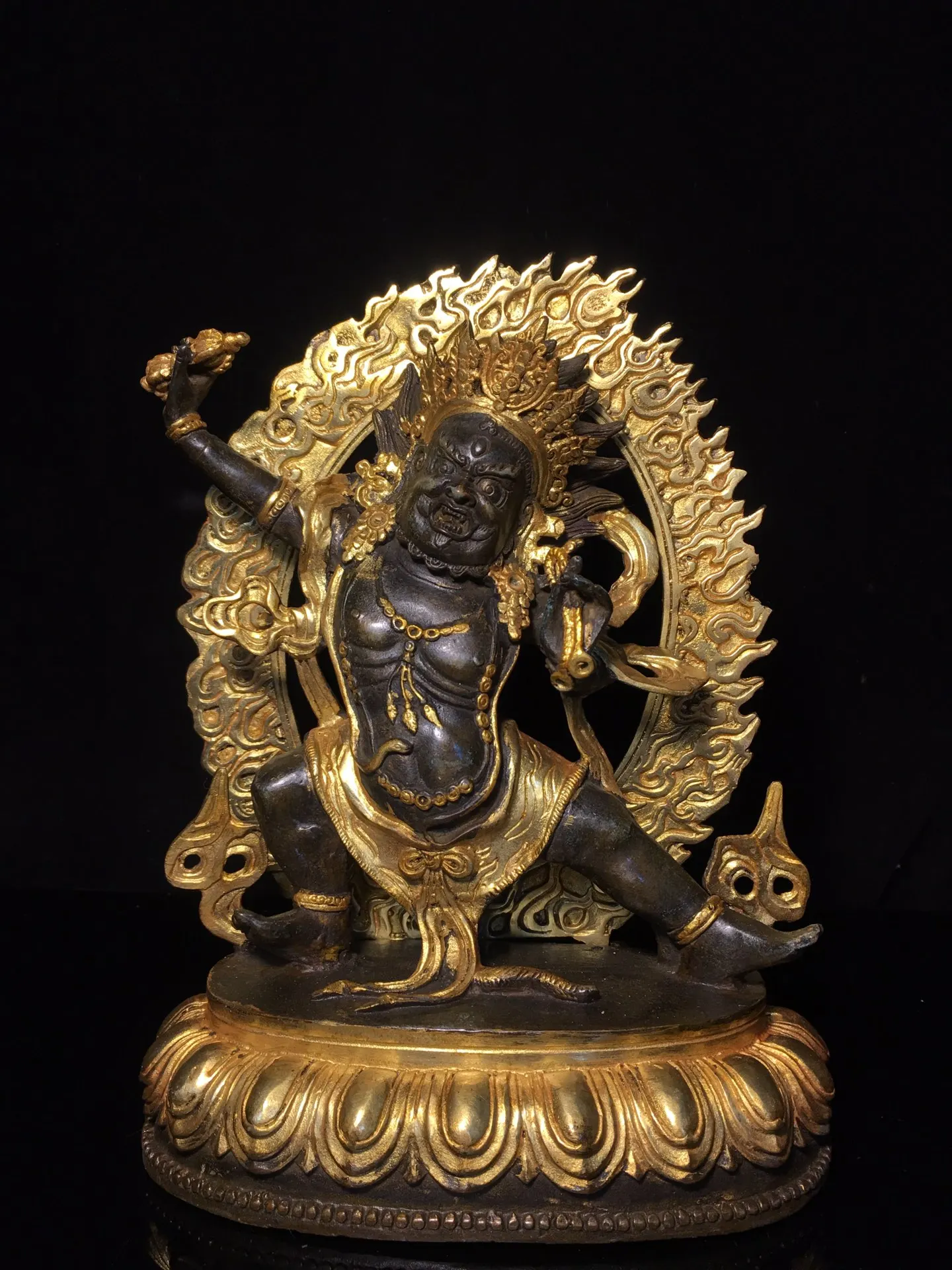 

9" Tibetan Temple Collection Old Bronze Gilt Vajrapani Bodhisattva Backlight lotus platform worship buddha Town House Exorcism