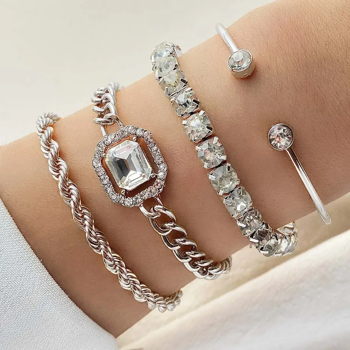 cross-border jewelry retro personality twist bracelet imitation gemstone exaggerated punk bracelet bracelet 4 pieces wholesale 
cross-border jewelry retro personality twist bracelet imitation gemstone exaggerated punk bracelet bracelet 4 pieces wholesale