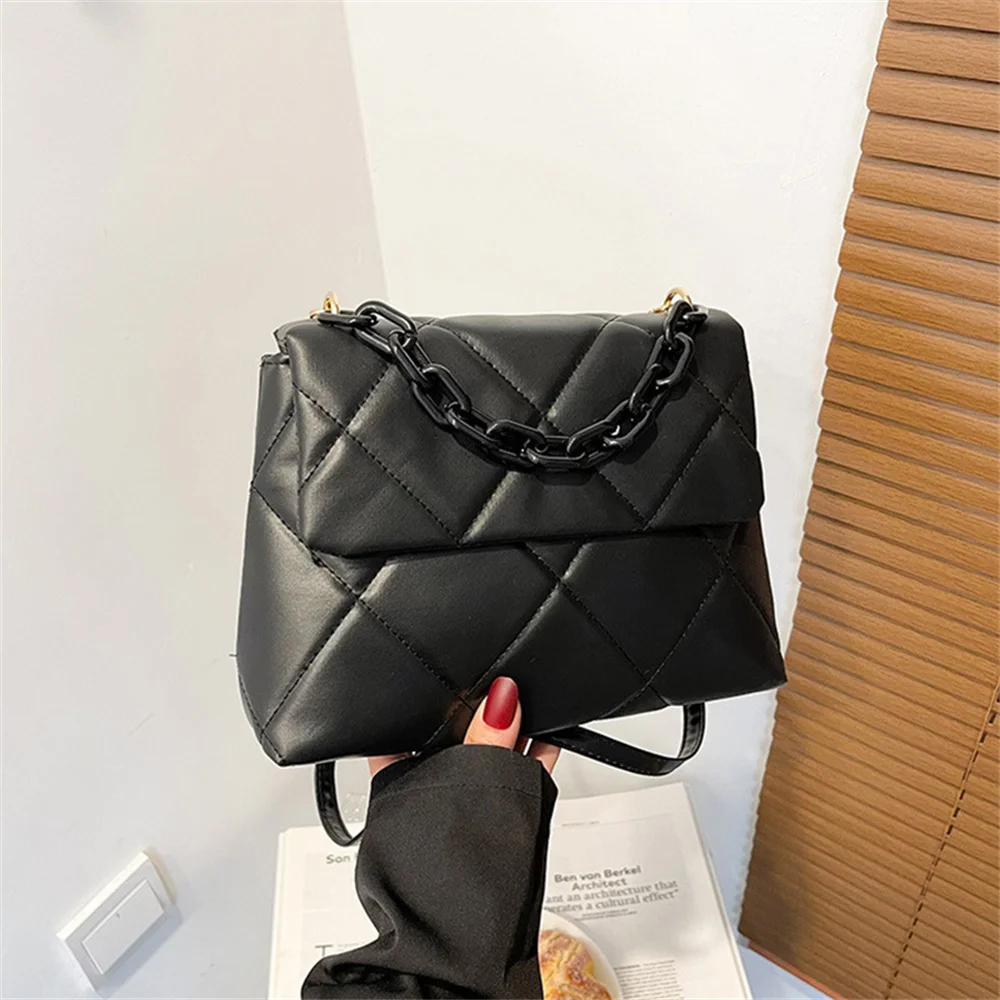 Vintage texture women's bag spring new rhombus lattice single shoulder small square bag fashion chain portable diagonal bag
Vintage texture women's bag spring new rhombus lattice single shoulder small square bag fashion chain portable diagonal bag
