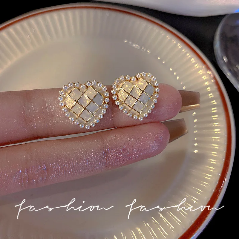 Fashion Needle Korean Cute Heart Stud Earrings For Women Love Pearl Letter Earring Trendy Party Statement Jewelry Gift 2023
Fashion Needle Korean Cute Heart Stud Earrings For Women Love Pearl Letter Earring Trendy Party Statement Jewelry Gift 2023