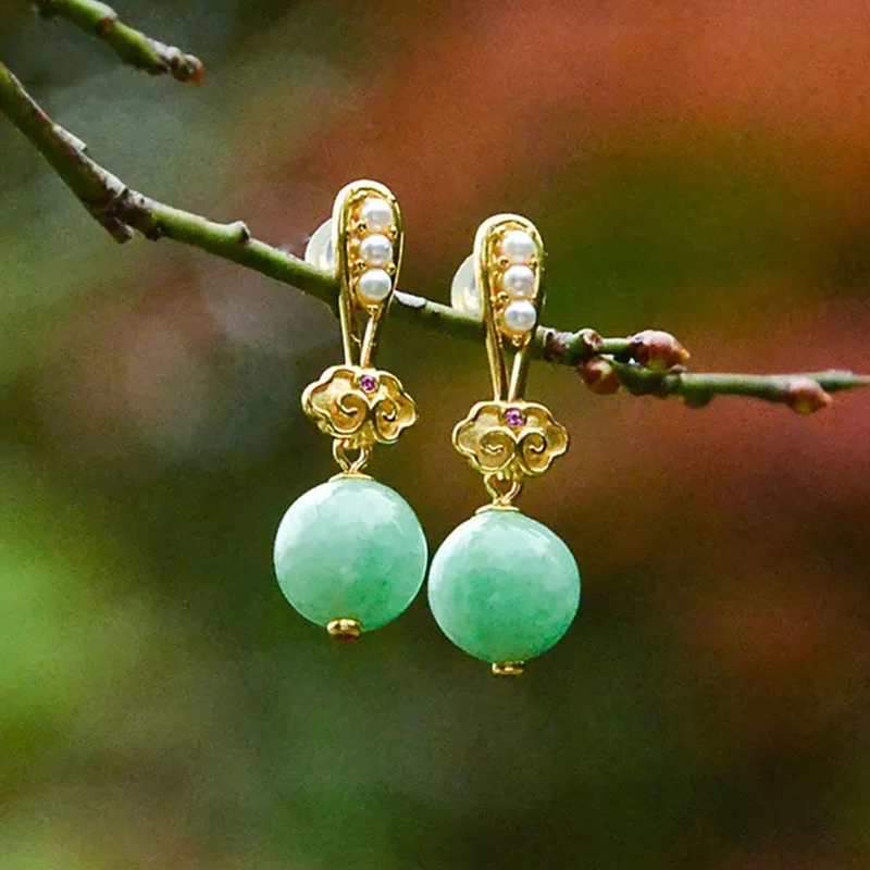 Original new ancient gold craft inlaid natural Hetian jade round pearl gorgeous fresh light luxury earrings ladies jewelry
Original new ancient gold craft inlaid natural Hetian jade round pearl gorgeous fresh light luxury earrings ladies jewelry