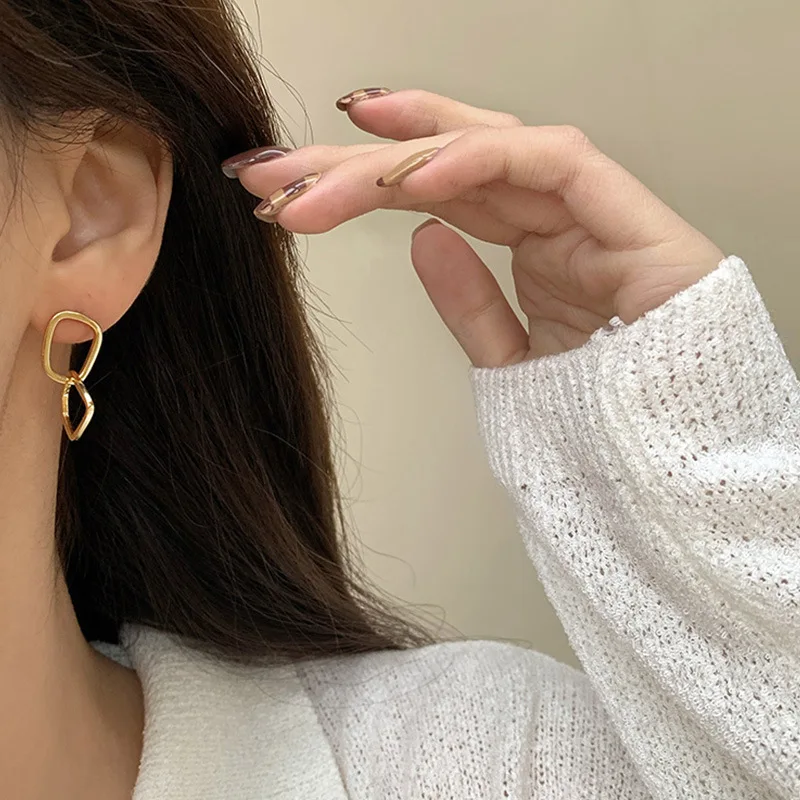 Retro Jewelry Minimalist Simple Geometric Double Hollow Square Stud Earrings For Women Fashion Dazzling Lady Jewelry Gift
Retro Jewelry Minimalist Simple Geometric Double Hollow Square Stud Earrings For Women Fashion Dazzling Lady Jewelry Gift