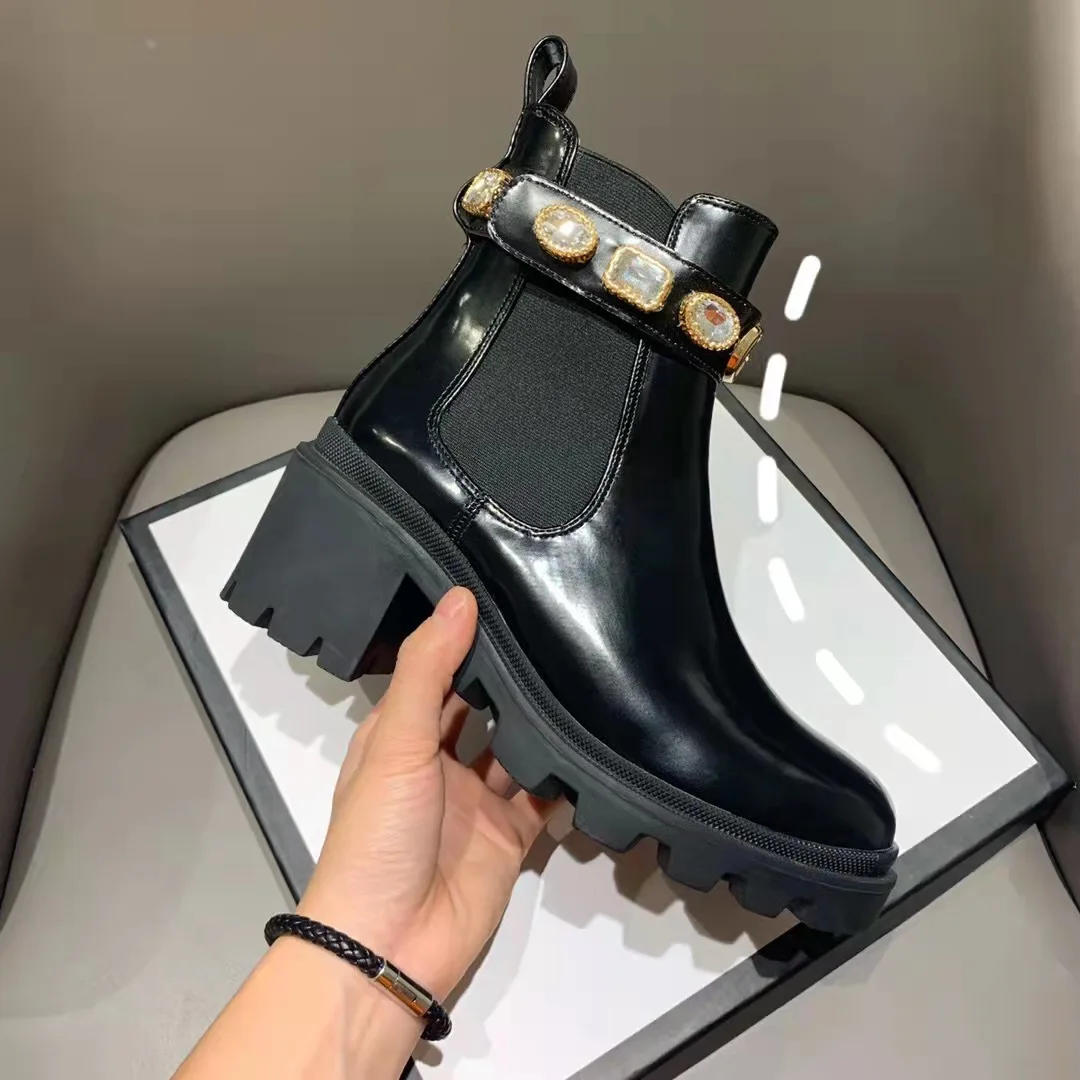 luxury brand Crystal Beaded Chelsea Boots Women Winter Chunky Heel Chain Leather Ankle Boots Motorcycle Boot swomen's boots
luxury brand Crystal Beaded Chelsea Boots Women Winter Chunky Heel Chain Leather Ankle Boots Motorcycle Boot swomen's boots