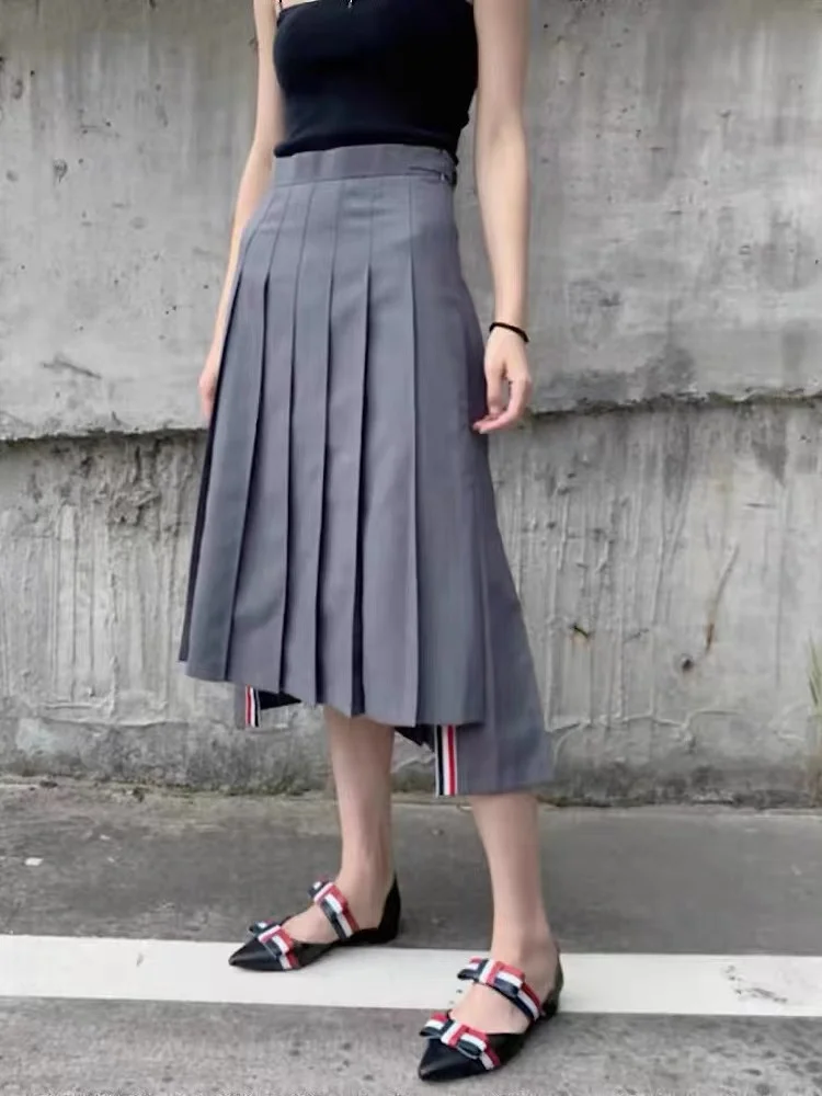 Spring and summer TB mid-length A-line gray split high waist thin long pleated irregular skirt
Spring and summer TB mid-length A-line gray split high waist thin long pleated irregular skirt
