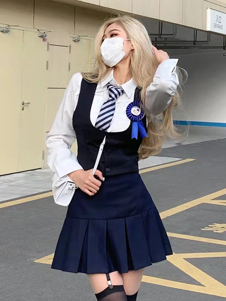 3 Pieces Women Suit School American Retro Hot Girl Sexy Uniform Suit Preppy JK Vest Uniform Shirt Pleated Skirt Spring
3 Pieces Women Suit School American Retro Hot Girl Sexy Uniform Suit Preppy JK Vest Uniform Shirt Pleated Skirt Spring