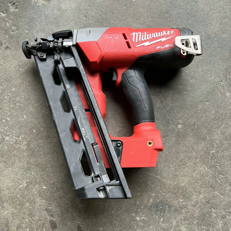 

Milwaukee 2742-20 M18 Fuel 16 Guage Angled Finish Nailer (Tool Only).USED /SECOND HAND