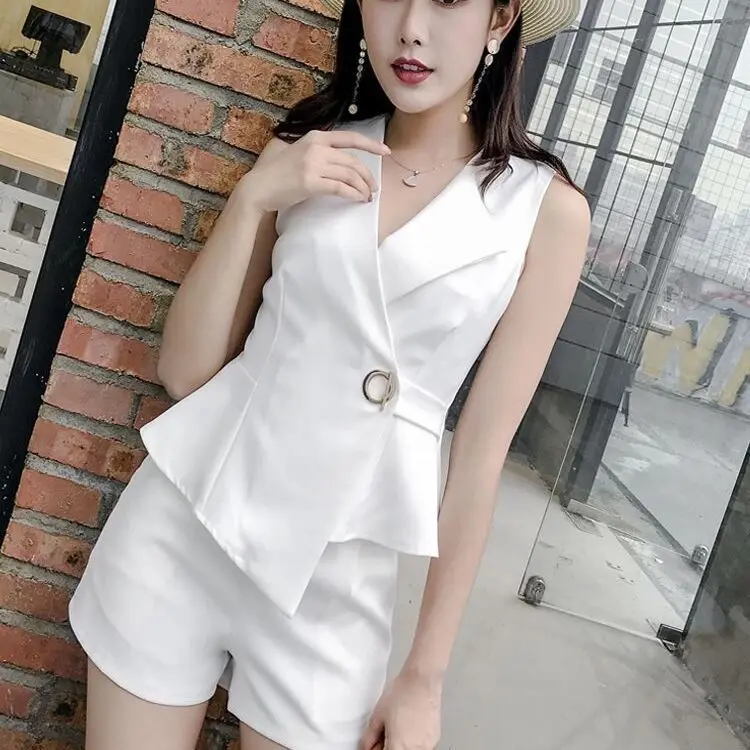 Женский летний костюм из двух предметов, однотонный топ без рукавов и шорты с широкими штанинами, Y39, 2023
Женский летний костюм из двух предметов, однотонный топ без рукавов и шорты с широкими штанинами, Y39, 2023