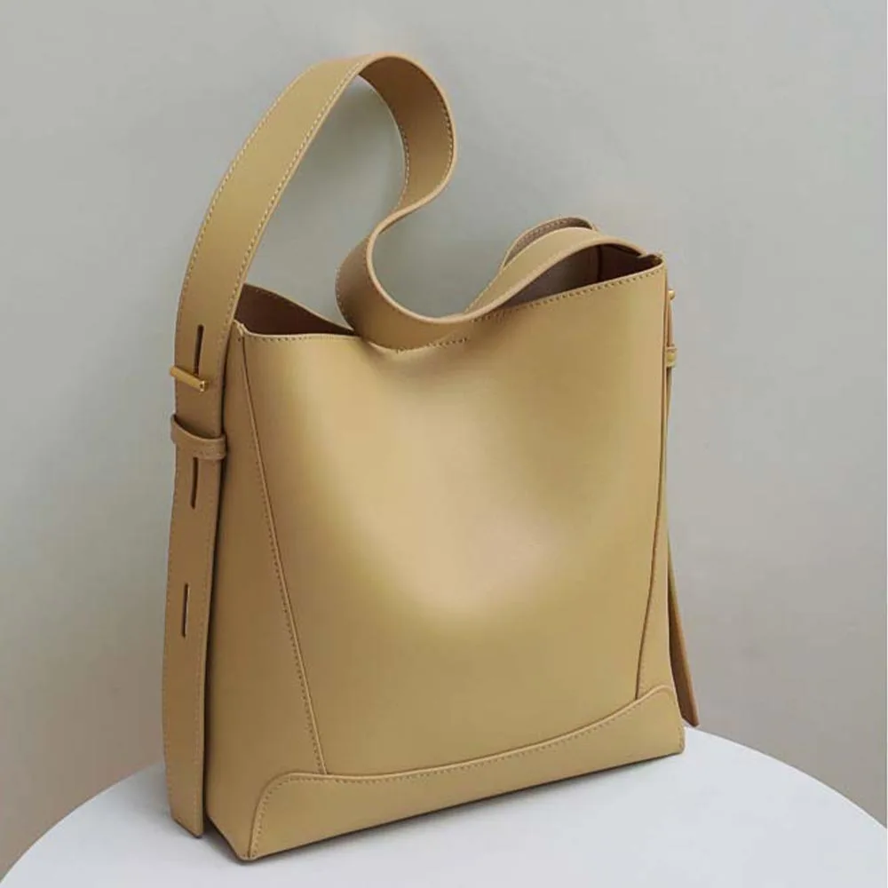 Simple Style Bucket for Women Luxury Genuine Leather Shoulder Bag Beige Female Purses Elegant Office Tote Bag Cowhide Bag 2021
Simple Style Bucket for Women Luxury Genuine Leather Shoulder Bag Beige Female Purses Elegant Office Tote Bag Cowhide Bag 2021