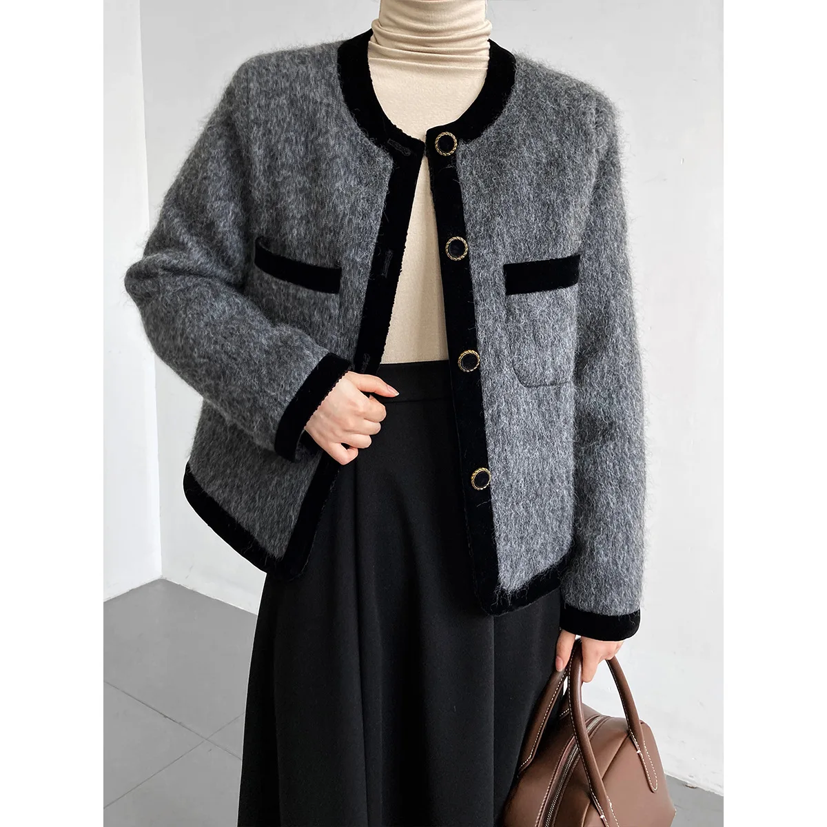 Зимняя новая подкладка из белого утиного пуха маленькая куртка-пуховик с эффектом ладана женская теплая однобортная модель
Зимняя новая подкладка из белого утиного пуха маленькая куртка-пуховик с эффектом ладана женская теплая однобортная модель