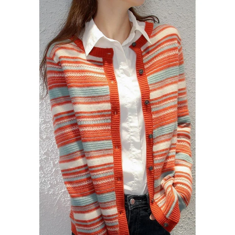 2023 Autumn and Winter Korean Edition Sweet Fit Round Neck Stripe Loose Relaxed Sweater Coat Short Knitted Cardigan for Women
2023 Autumn and Winter Korean Edition Sweet Fit Round Neck Stripe Loose Relaxed Sweater Coat Short Knitted Cardigan for Women