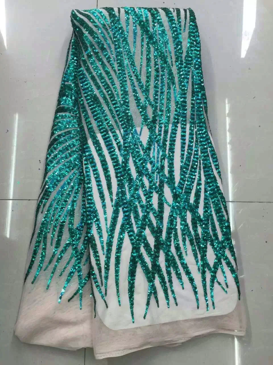 White African Lace Fabric 2021 Embroidered Nigerian Laces Fabric Bridal High Quality French Tulle Lace Fabric for Women JL916
White African Lace Fabric 2021 Embroidered Nigerian Laces Fabric Bridal High Quality French Tulle Lace Fabric for Women JL916