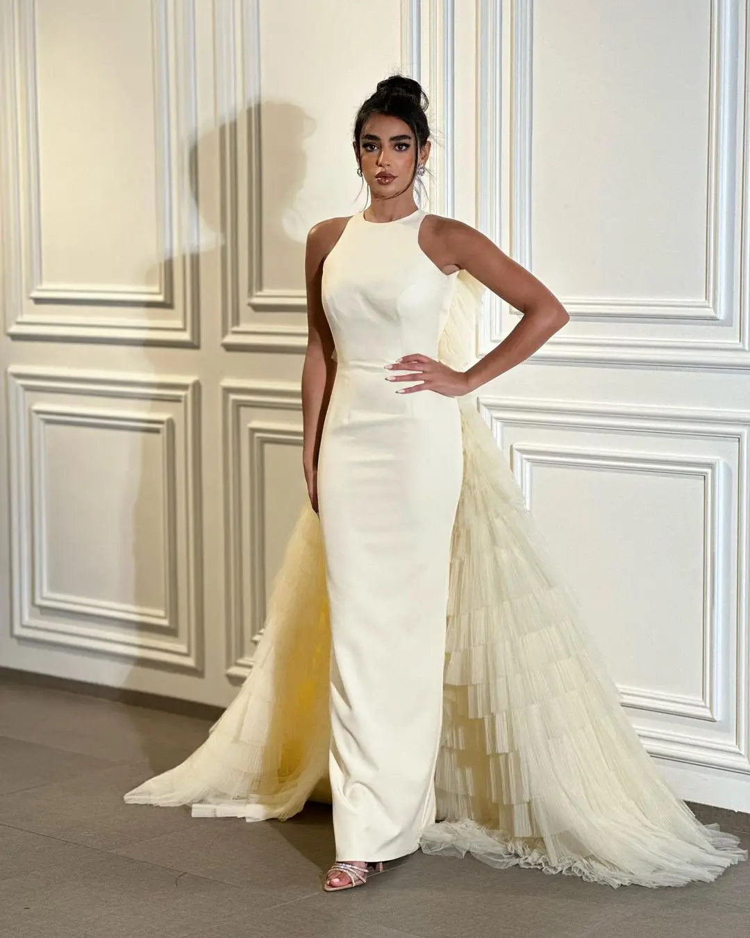 Vintage O-Neck Sleeveless Prom Dresses Pleated Tiered Tulle Open Back Floor Length Formal Party Dresses
Vintage O-Neck Sleeveless Prom Dresses Pleated Tiered Tulle Open Back Floor Length Formal Party Dresses