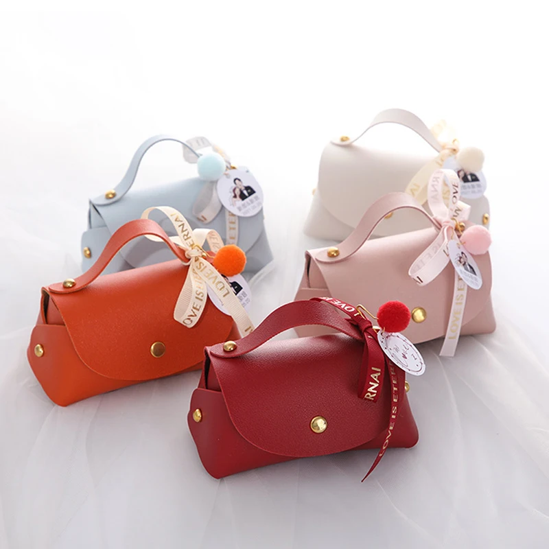 1Pcs New Creative Advanced Candy Gift Bag Chocolate Boxes PU Leather Packaging Boxes Bag with Handle Wedding Favors Supplies
1Pcs New Creative Advanced Candy Gift Bag Chocolate Boxes PU Leather Packaging Boxes Bag with Handle Wedding Favors Supplies