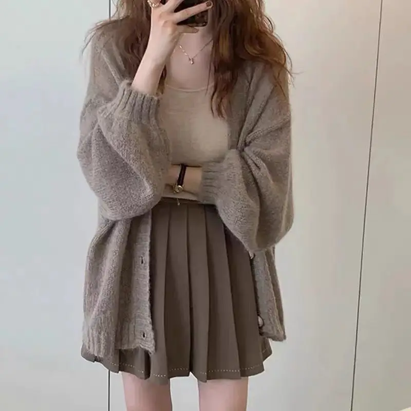 2023 Korean Korean Popular New Outerwear Women Single Breasted Knitted Cardigan 
2023 Korean Korean Popular New Outerwear Women Single Breasted Knitted Cardigan