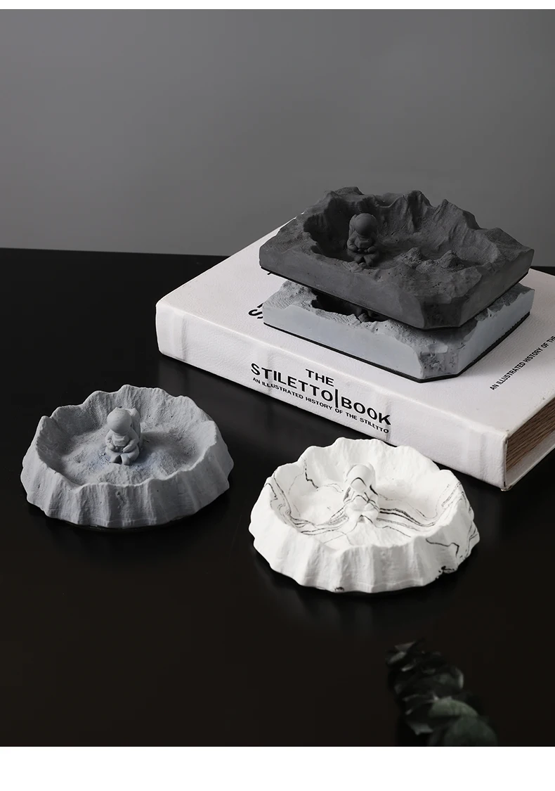 Nordic Creative Astronaut Ashtray Personality Trend Home Living Room Decoration Ornaments Desktop Light Luxury High-end Ashtray
Nordic Creative Astronaut Ashtray Personality Trend Home Living Room Decoration Ornaments Desktop Light Luxury High-end Ashtray