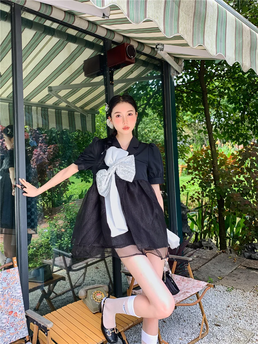 DALMAZZO New Summer French Mesh Patchwork Bow Puff Short Sleeve Midi Dress Women Notched Single-Breasted Black Princess Dresses
DALMAZZO New Summer French Mesh Patchwork Bow Puff Short Sleeve Midi Dress Women Notched Single-Breasted Black Princess Dresses