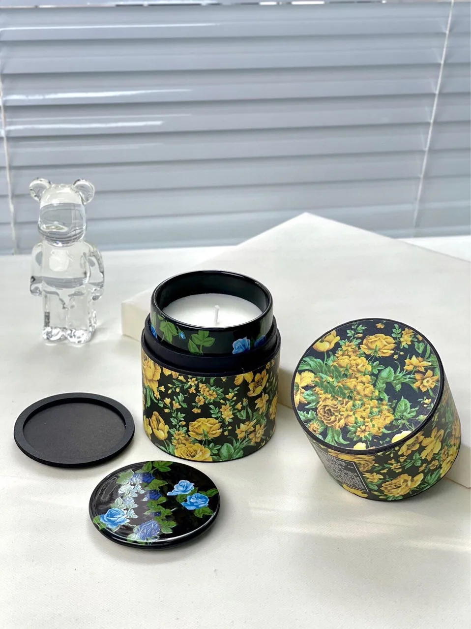 European Style Scented Candle Tuberose Black Floral Straight Cylinder Ceramic Fragrance Gift
European Style Scented Candle Tuberose Black Floral Straight Cylinder Ceramic Fragrance Gift