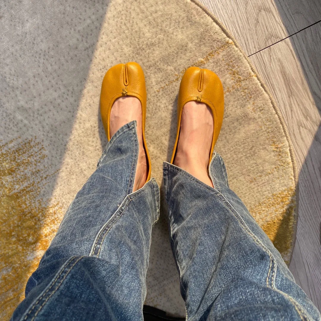 Women Split Toe Genuine Leather Cow Leather Flats Woman Soft Female Leisure Ninja Outwear Lady Shoes Euro Size 35-40
Women Split Toe Genuine Leather Cow Leather Flats Woman Soft Female Leisure Ninja Outwear Lady Shoes Euro Size 35-40
