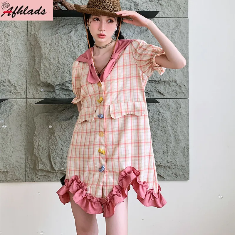 Plaid Patchwork Contrast Color Ruffles Navy Collar Vestidos Women's Summer Office Lady Loose Casual Single-Breasted Dress 
Plaid Patchwork Contrast Color Ruffles Navy Collar Vestidos Women's Summer Office Lady Loose Casual Single-Breasted Dress